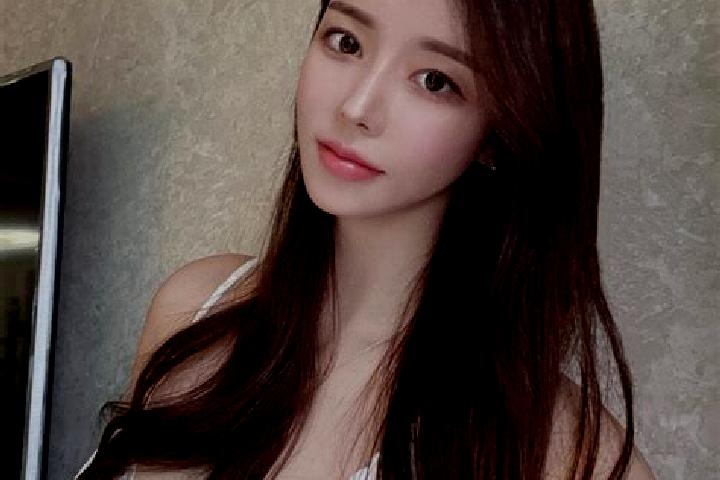 Ava, 20 — Escort in Yushugou, China