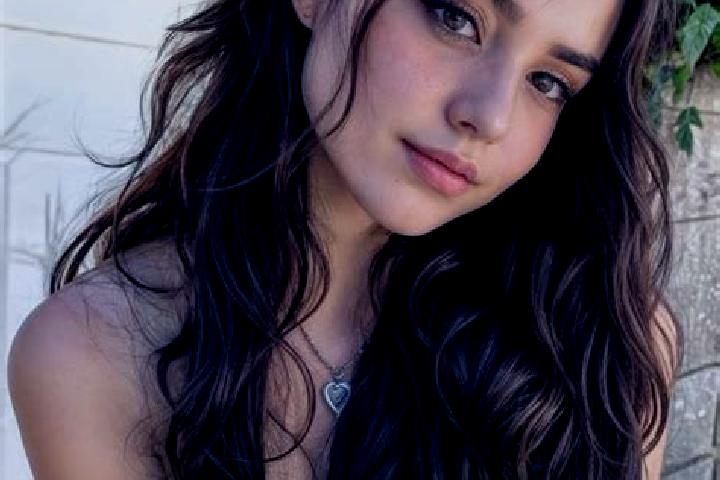 Ava, 21, a auburn amber-eyed middle eastern companion based in Bourdeilles. Offering BDSM, Overnight, Fetish, A-Level, Girlfriend Experience. Available for i...