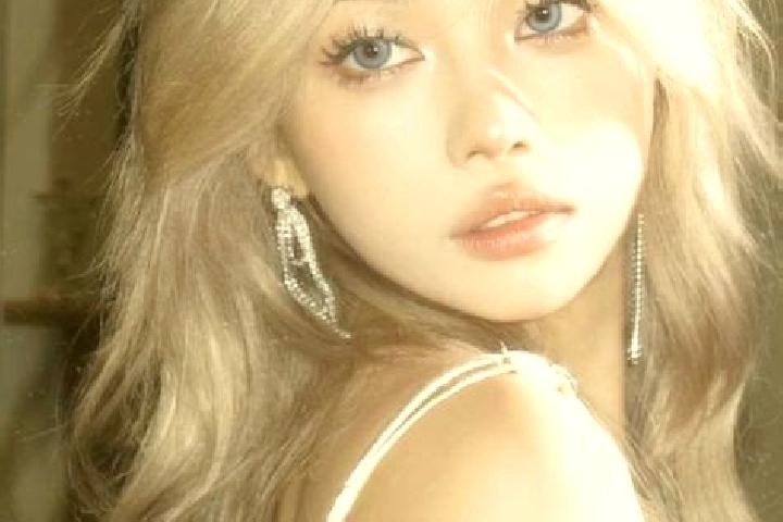 Ava, 21, a blonde blue-eyed asian companion based in Sierre. Offering CIM, Dinner Date, 69. Available for incall and outcall, overnight bookings available.