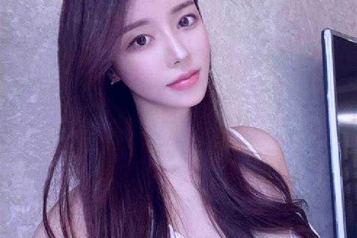 Ava, 21 — Escort in Luefeng, China