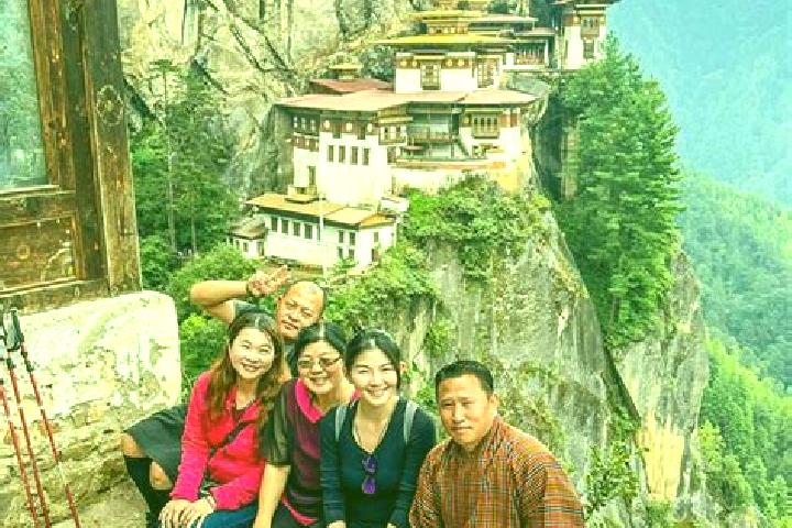 Ava, 21 — Escort in Paro, Bhutan