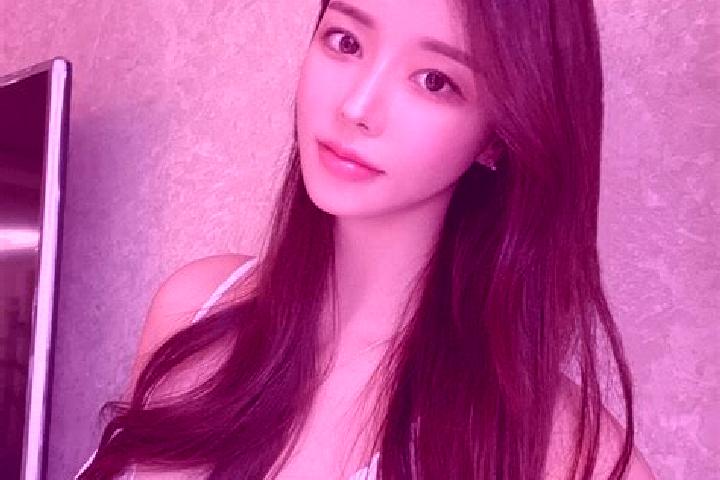 Ava, 21 — Escort in Tuguanya, China