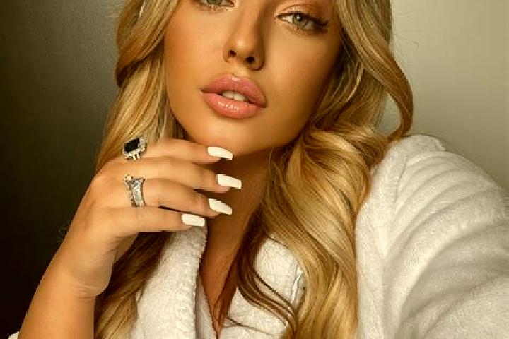 Ava, 22, a blonde amber-eyed latina companion based in Schierstein. Offering Overnight, Massage, Prostate Massage, Travel Companion. Available for incall and...
