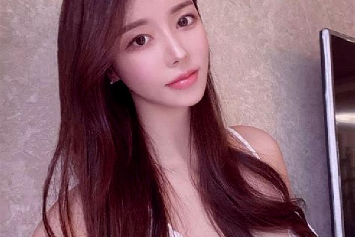 Ava, 22 — Escort in Hongyanxi, China