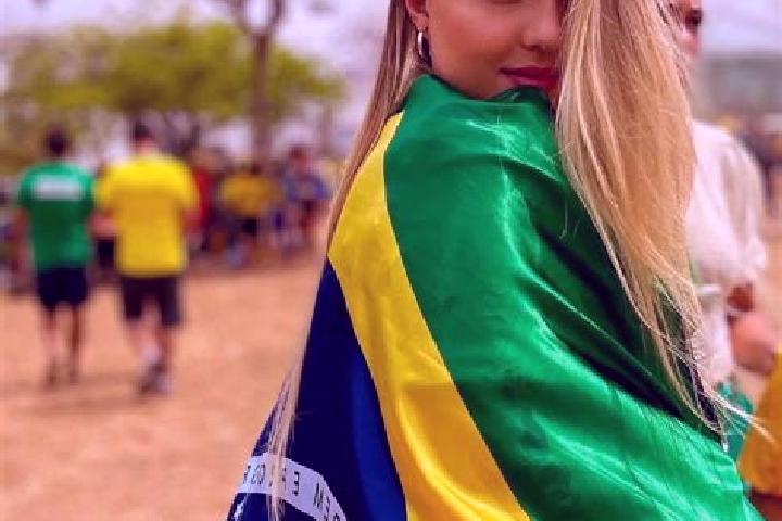 Ava, 22 — Escort in Juscimeira, Brazil