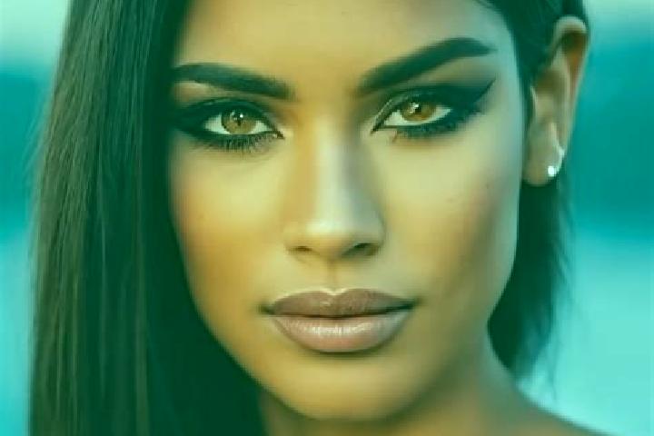 Ava, 23, a black green-eyed latina companion based in Glasford. Offering Roleplay, A-Level, Erotic Massage, Fetish, BDSM. Available for incall and outcall, o...