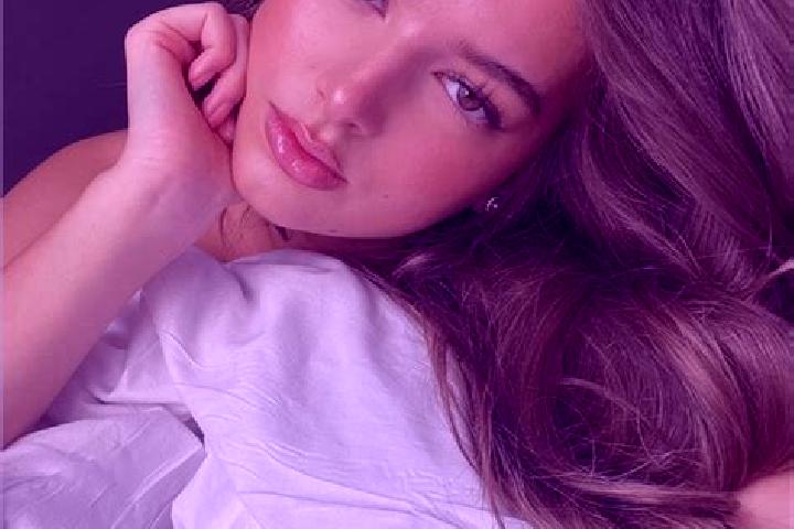 Ava, 23, a chestnut dark-eyed latina companion based in Miyanoura. Offering Overnight, Travel Companion, Dinner Date. Available for incall and outcall, overn...