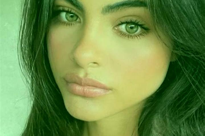 Ava, 23, a red dark-eyed indian companion based in Caivano. Offering 69, GFE, A-Level. Available for incall and outcall, overnight bookings available.