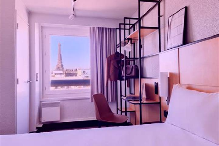 Ava, 23 — Escort in Cambronne-les-Clermont, France