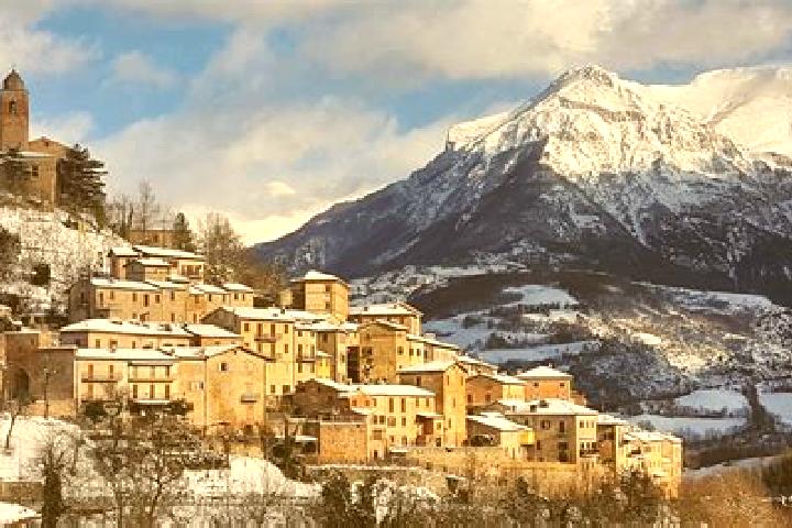 Ava, 24 — Escort in Montefortino, Italy