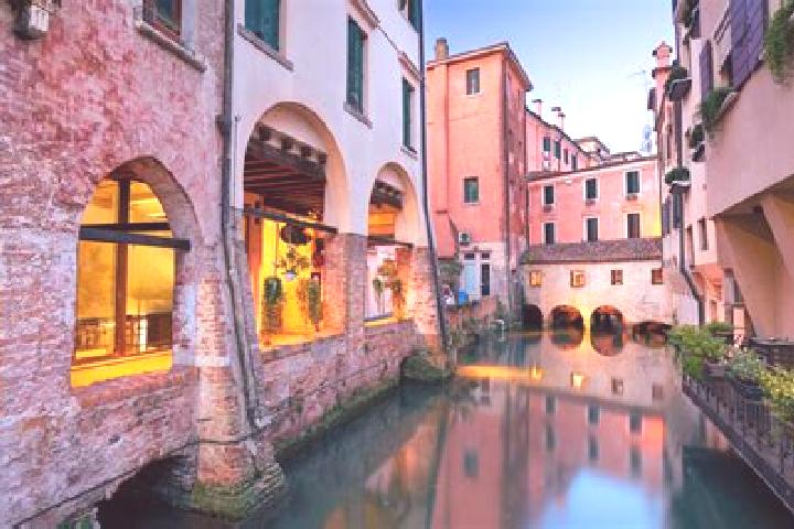 Ava, 24 — Escort in Oderzo, Italy