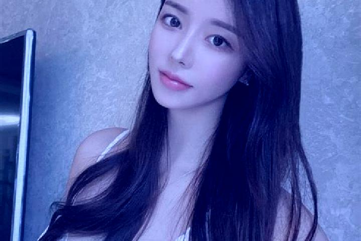 Ava, 24 — Escort in Pingya, China