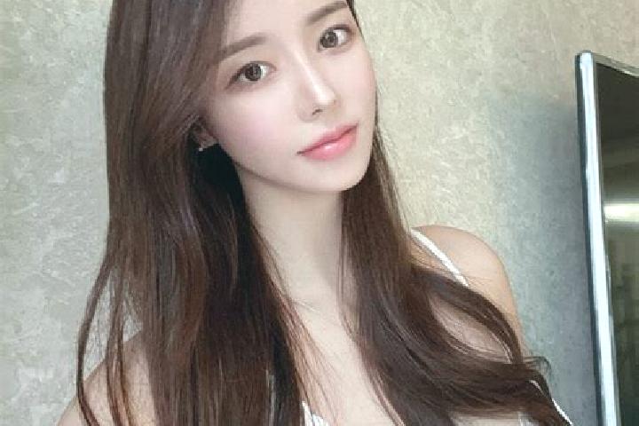Ava, 24 — Escort in Xiugu, China