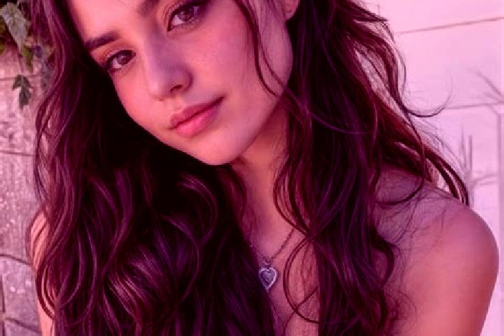 Ava, 25, a auburn hazel-eyed latina companion based in Chendamangalam. Offering Deep French Kissing, 69, Overnight, Domination. Available for incall and outc...