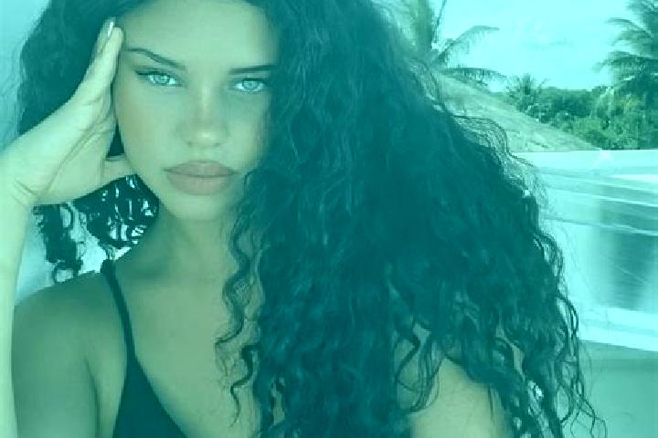 Ava, 25, a black grey-eyed latina companion based in Saint Joseph. Offering Roleplay, Tantra, Striptease. Available for incall and outcall, day and evening d...