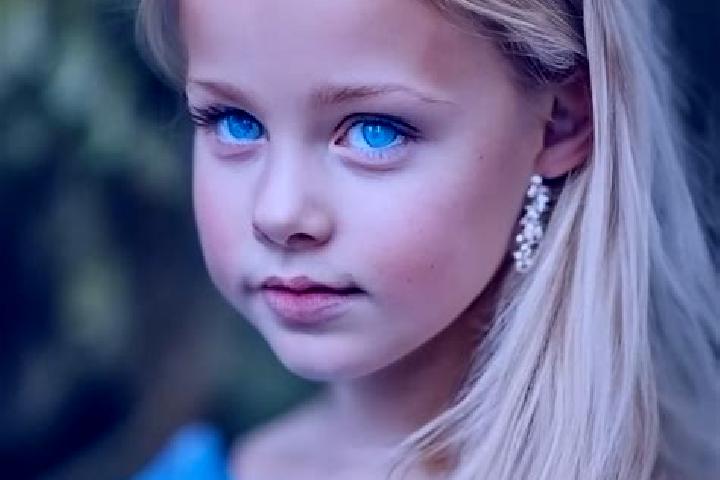 Ava, 25, a blonde blue-eyed indian companion based in Samboal. Offering OWO, A-Level, Duos, Party Girl. Available for incall and outcall, day and evening dates.