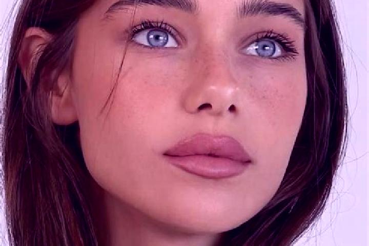 Ava, 25, a brunette grey-eyed indian companion based in Blackhawk. Offering CIM, A-Level. Available for incall and outcall, day and evening dates.