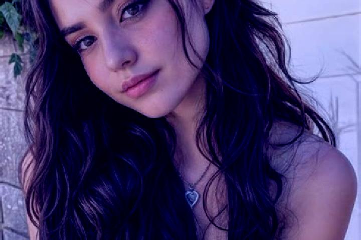 Ava, 25, a chestnut hazel-eyed latina companion based in Vezirkoeprue. Offering A-Level, Massage, Dinner Date. Available for incall and outcall, day and even...