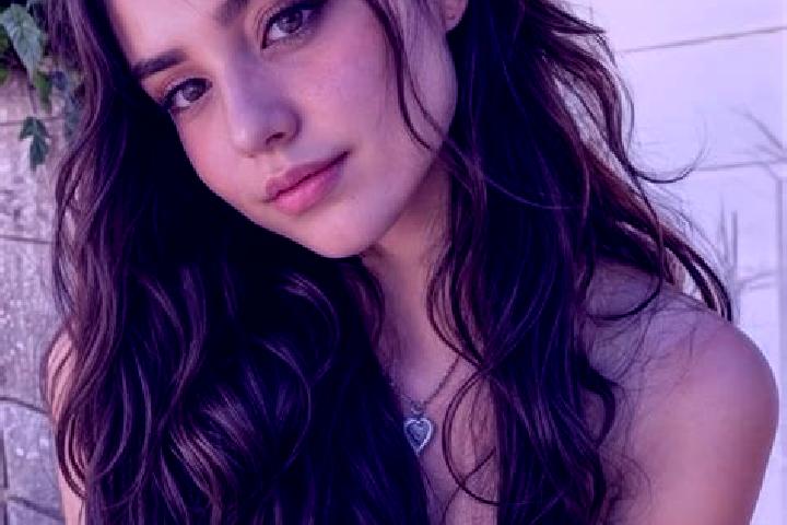 Ava, 25, a red hazel-eyed caucasian companion based in Beibei. Offering A-Level, CIM, Girlfriend Experience, Couples. Available for incall and outcall, day a...