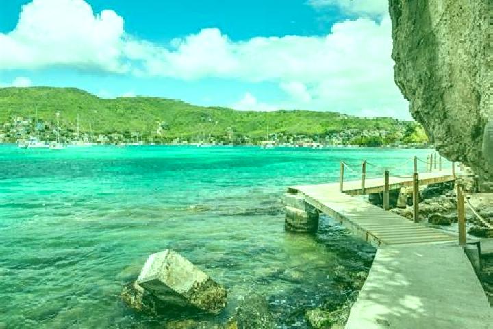 Ava, 25 — Escort in Bottle and Glass, Saint Vincent and the Grenadines