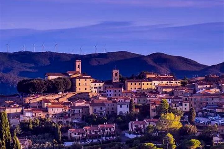 Ava, 25 — Escort in Montescudaio, Italy