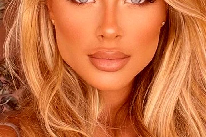 Ava, 26, a blonde hazel-eyed latina companion based in Rawcliffe. Offering GFE, Roleplay, 69. Available for incall and outcall, overnight bookings available.