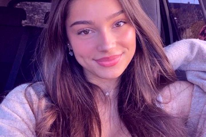 Ava, 26, a brunette blue-eyed indian companion based in Dubicko. Offering Overnight, Roleplay, Dinner Date, A-Level, CIM. Available for incall and outcall, o...