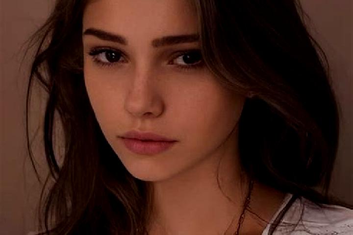 Ava, 26, a chestnut hazel-eyed slavic companion based in Elixhausen. Offering Domination, Deep French Kissing. Available for incall and outcall, day and even...