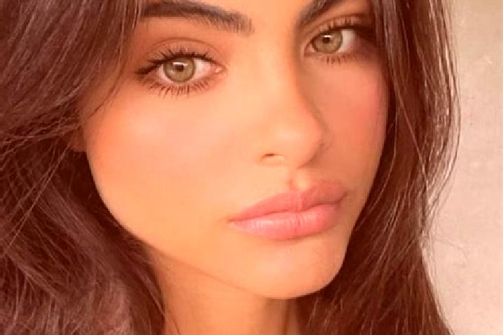 Ava, 27, a brunette grey-eyed indian companion based in Camp Springs. Offering Erotic Massage, CIM, Couples. Available for incall and outcall, overnight book...