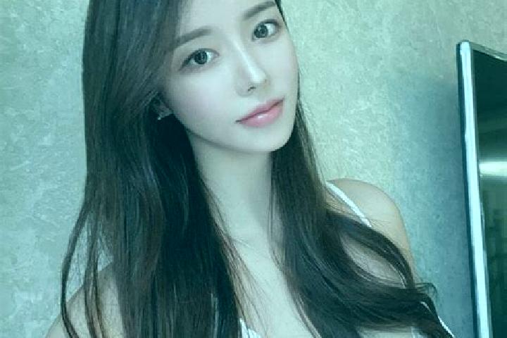 Ava, 27 — Escort in Kunlunlu, China