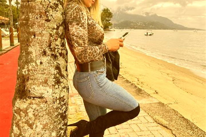 Ava, 27 — Escort in Landri Sales, Brazil