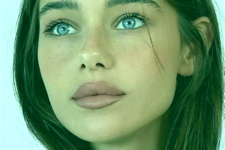 Ava, 28, a brunette grey-eyed caucasian companion based in Garriguella. Offering Erotic Massage, Party Girl, Duos, OWO. Available for incall and outcall, day...
