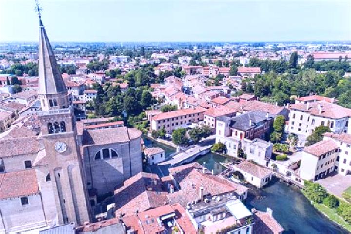 Ava, 28, a red green-eyed mixed companion based in Fossalta di Portogruaro. Offering Fetish, Couples, Travel Companion, Deep French Kissing. Available for in...