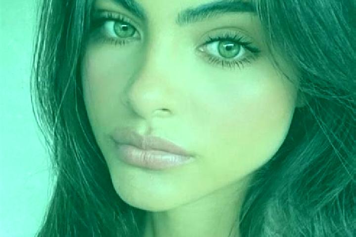 Ava, 29, a brunette green-eyed latina companion based in Reiterndorf. Offering CIM, GFE, Tantra. Available for incall and outcall, day and evening dates.