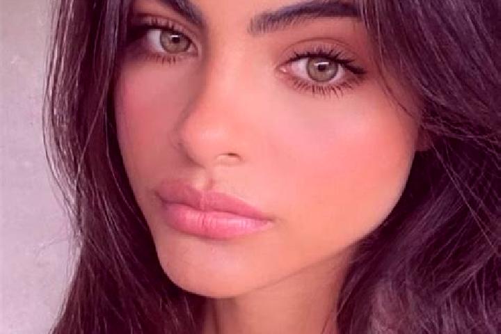 Ava, 30, a red grey-eyed indian companion based in Rio Maior. Offering Massage, BDSM, Party Girl. Available for incall and outcall, overnight bookings availa...