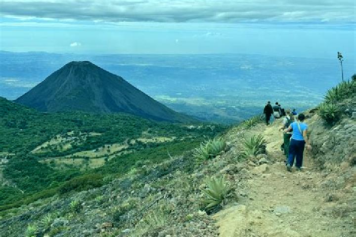 Ava, 30 — Escort in Izalco, El Salvador