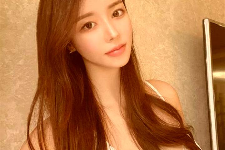 Ava, 30 — Escort in Yuxiakou, China