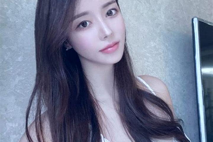 Ava, 31 — Escort in Shuanglonghu, China