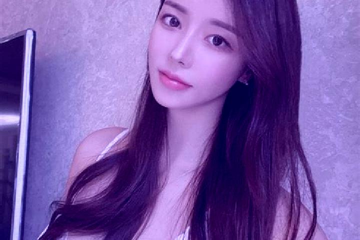 Ava, 32 — Escort in Hexia awati, China