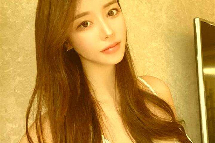 Ava, 33 — Escort in Zaqing, China