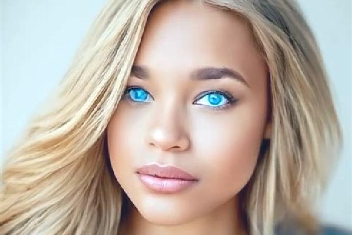 Ava, 34, a blonde blue-eyed latina companion based in Sarca. Offering Erotic Massage, Tantra, Dinner Date. Available for incall and outcall, overnight bookin...