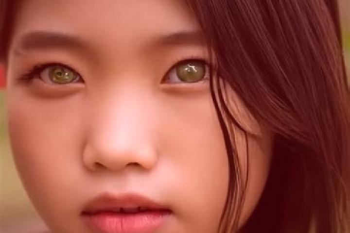 Ava, 34, a red green-eyed asian companion based in Aubigny. Offering Fetish, Massage, Tantra, Domination. Available for incall and outcall, day and evening d...