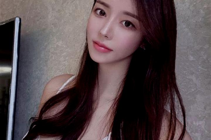 Ava, 34 — Escort in Qinxu, China