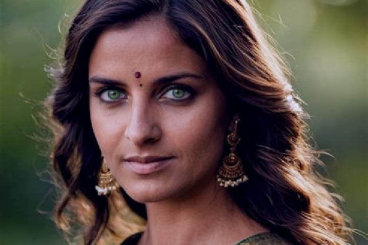 Ava, 36, a red green-eyed indian companion based in Overveen. Offering BDSM, GFE, Travel Companion, CIM. Available for incall and outcall, day and evening da...