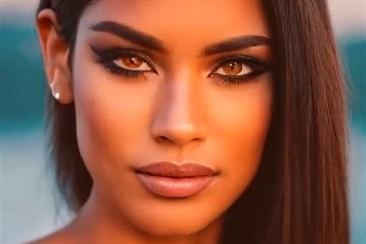 Ava, 36, a red green-eyed latina companion based in Pexiora. Offering Striptease, Erotic Massage, Prostate Massage, Tantra, Overnight. Available for incall a...