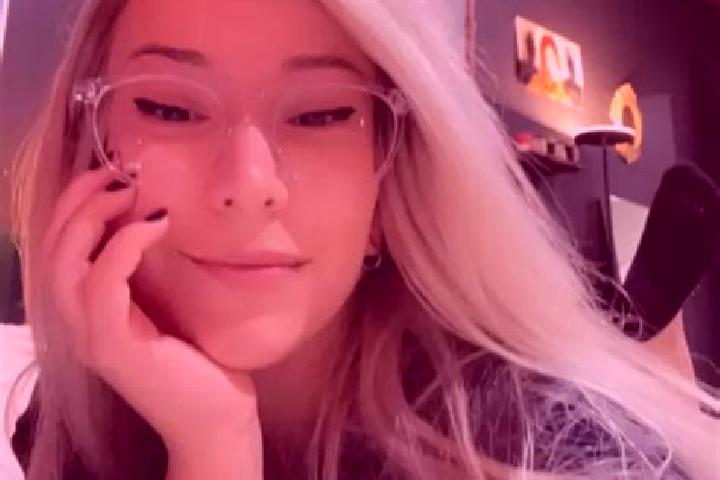 Ava, 37, a blonde grey-eyed mixed companion based in Oetz. Offering Fetish, OWO, A-Level. Available for incall and outcall, day and evening dates.