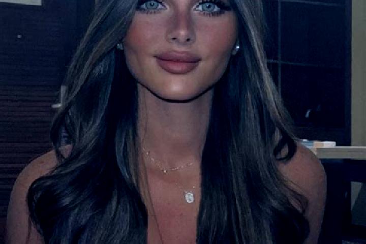 Ava, 37, a brunette dark-eyed caucasian companion based in Sarandi. Offering Deep French Kissing, Overnight, Erotic Massage, Girlfriend Experience. Available...