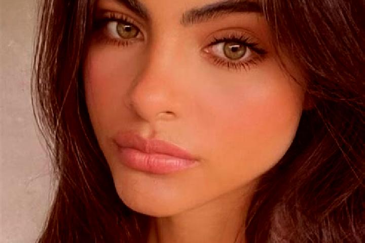 Ava, 37, a chestnut hazel-eyed indian companion based in Nunawading. Offering Striptease, Massage, CIM. Available for incall and outcall, day and evening dates.