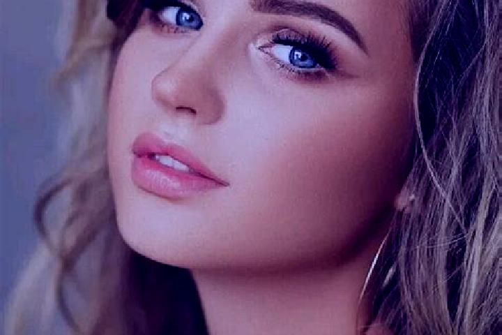 Ava, 37, a dark blonde blue-eyed mediterranean companion based in Welchweiler. Offering Prostate Massage, Party Girl, Duos, Dinner Date. Available for incall...
