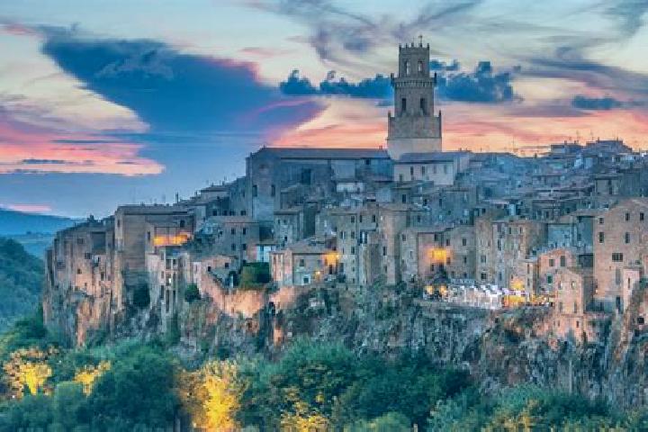 Ava, 37 — Escort in Pitigliano, Italy